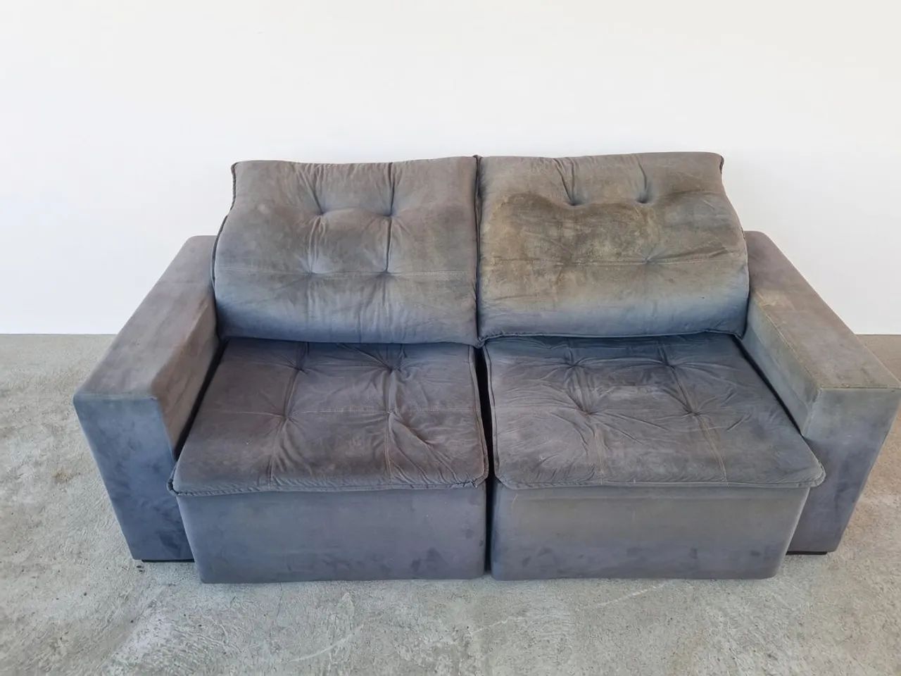 Sofá usado com marca de uso leia a descrição 
