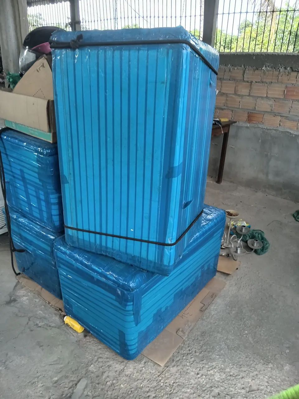 Caixa de isopo 180 litros