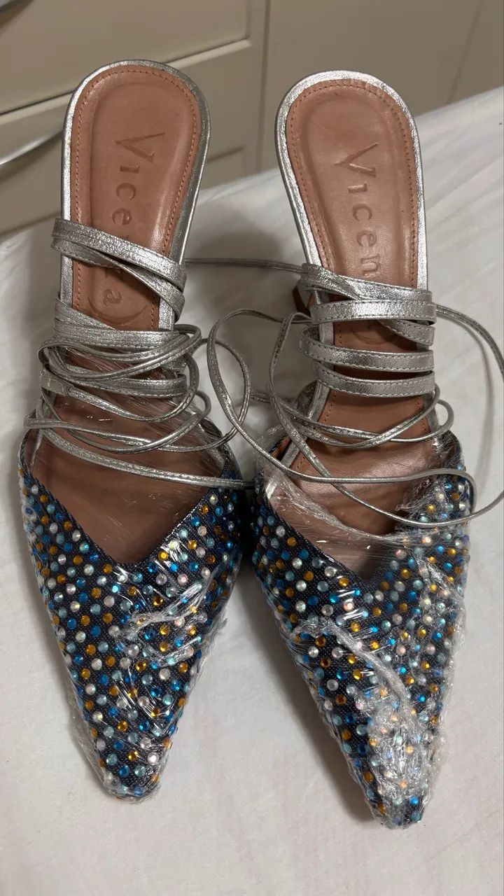 Sapatos semi novos 
