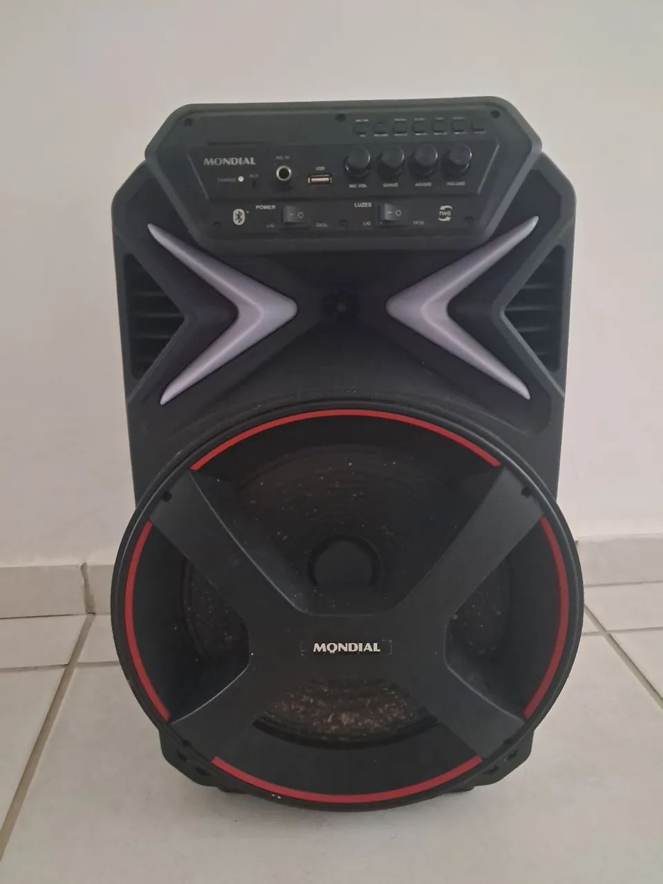 Vendo uma caixa de som
