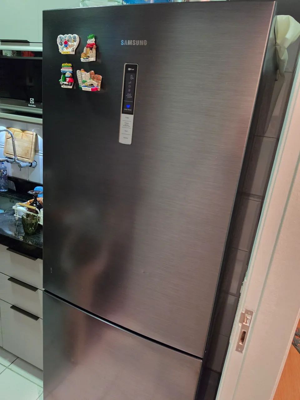 GELADEIRA SAMSUNG INVERSE BAROSA 435L BLACK INOX C/ PRATELEORA DE VINHO EM ÓTIMO ESTADO!!! - Foto 2