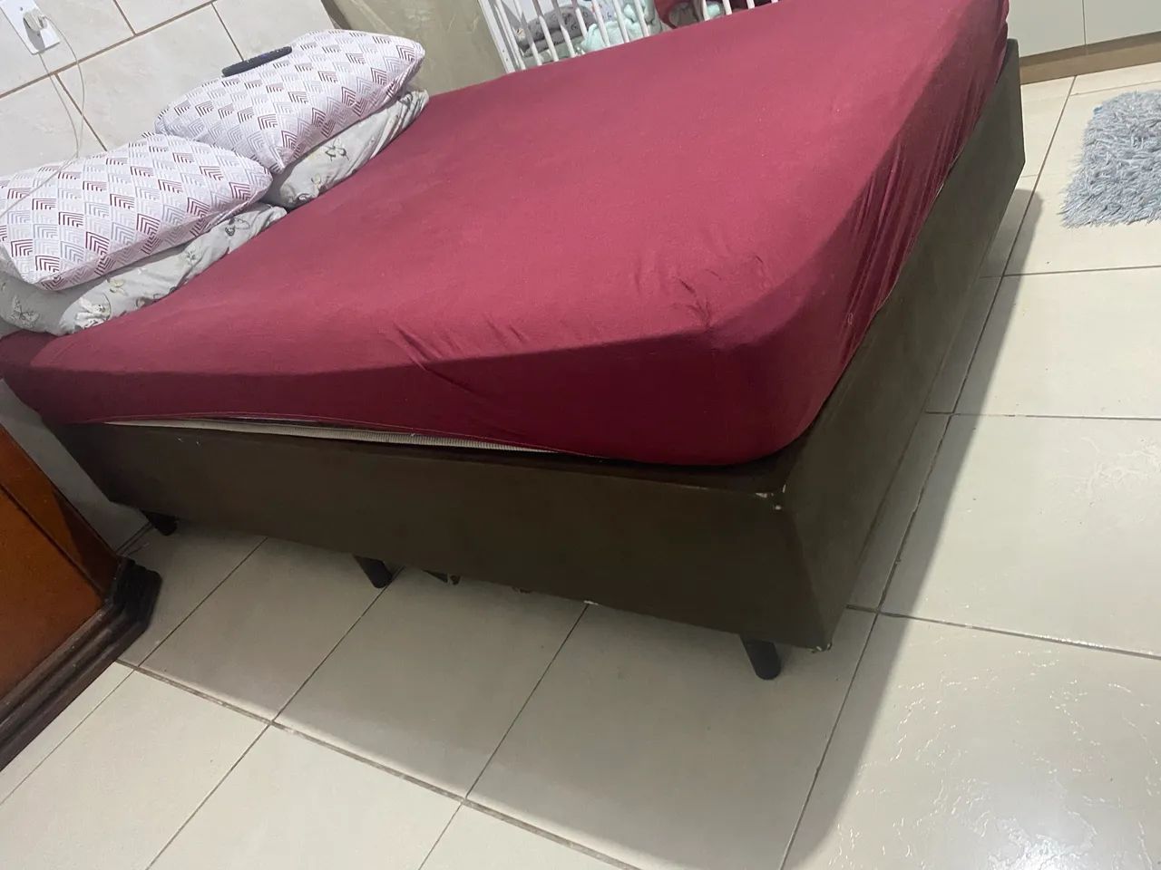 Vendo cama de casal, base e colchão  - Foto 2