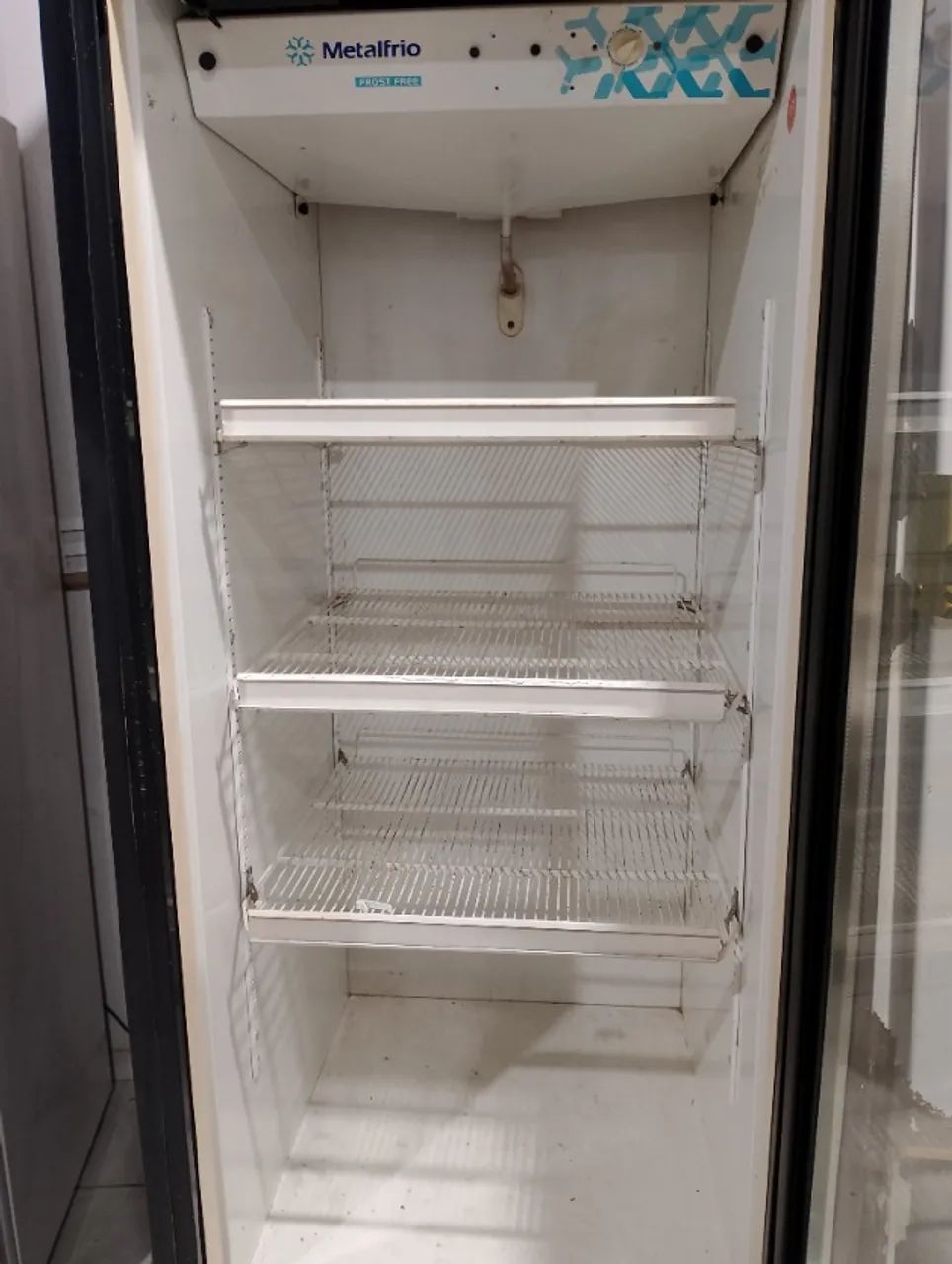 Expositor de Bebidas Metalfrio VB46R - Foto 3
