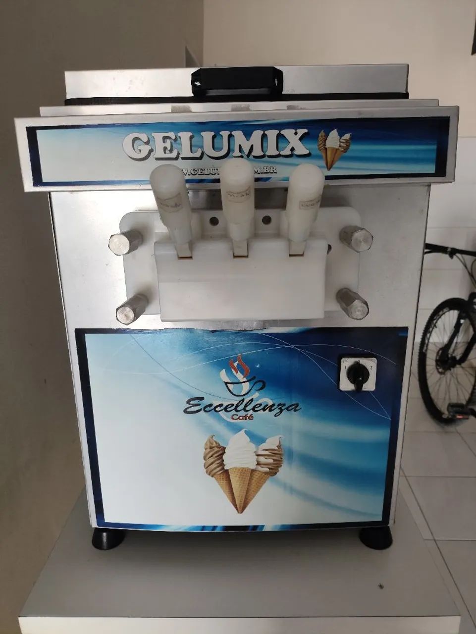 MAQUINA DE SORVETE SOFT/EXPRESSO SUPER CONSERVADA E POUCO USO 