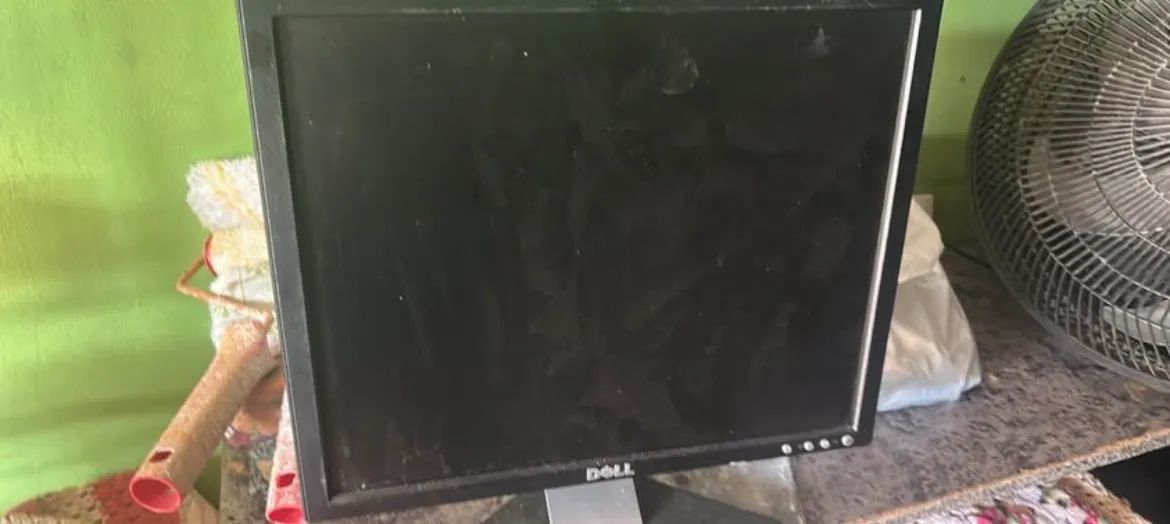 Monitor Dell e um HD SSD 200 gigas 