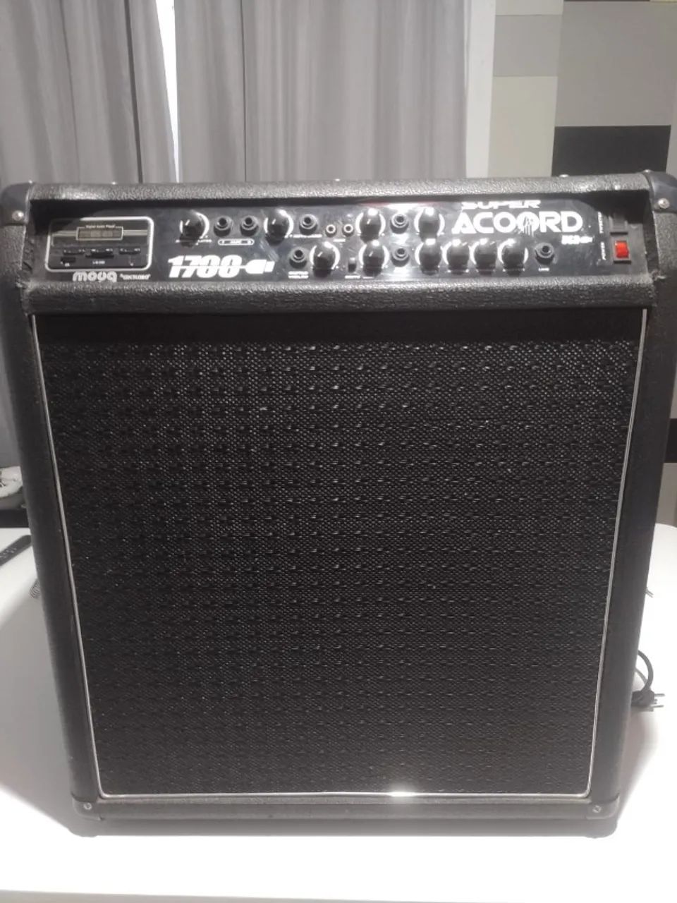 Caixa Multiuso Moug Super Accord 1700 - Voz, violão e USB
