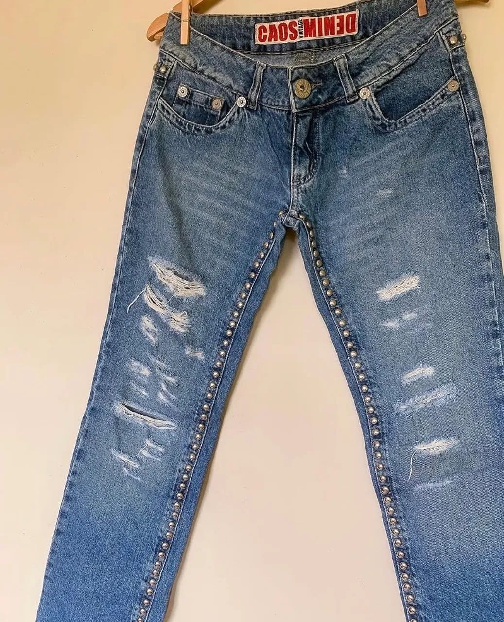 Calça jeans com tachas - Caos Denim - Foto 2