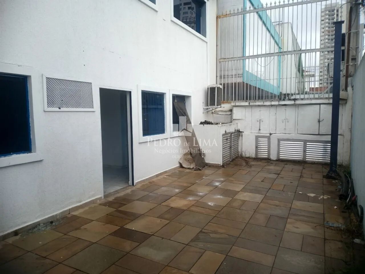 Prédio Comercial com 10 salas 8 banheiros próximo ao metrô Tatuapé