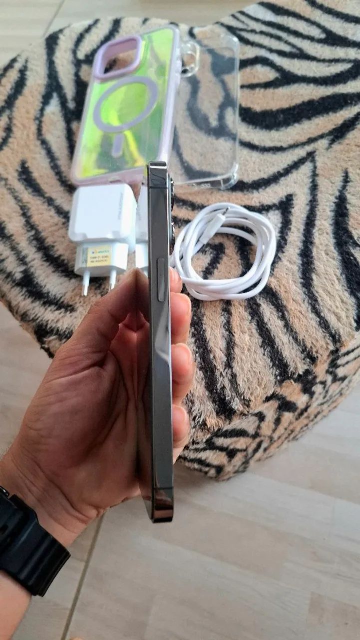 Iphone 13 PRO de 128 GB com Carregador e 2 Capinhas - Foto 4
