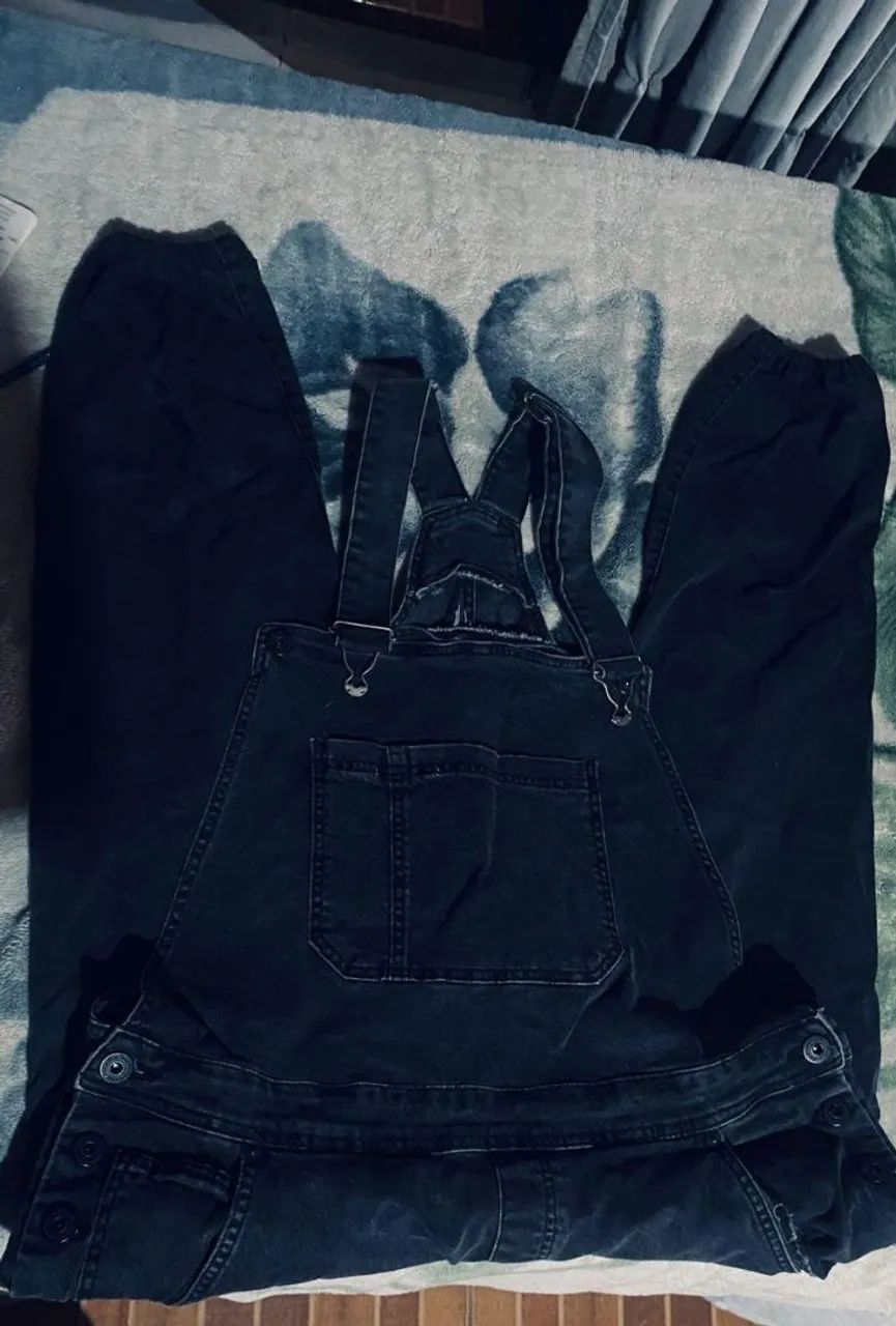 Brechó com roupas usadas, super em conta 