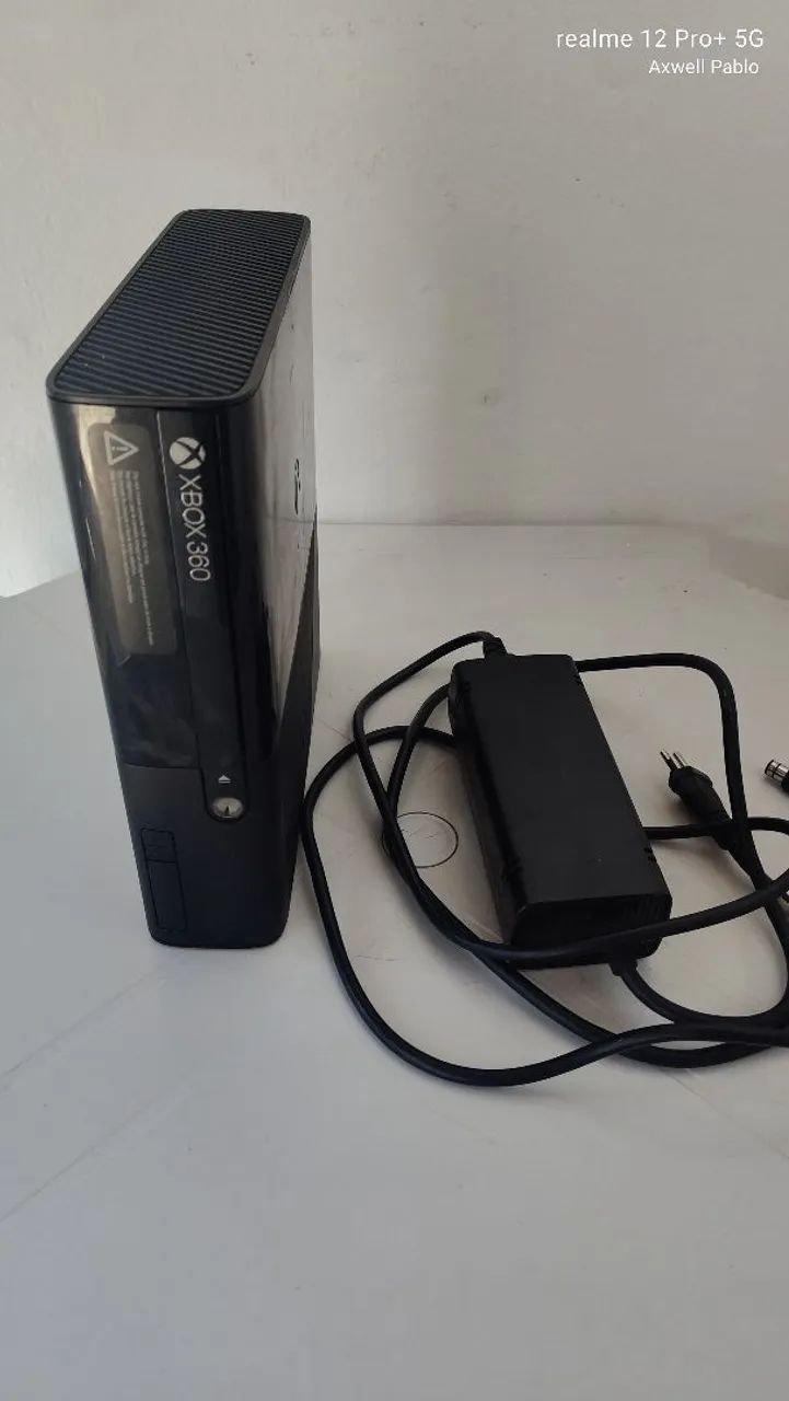 Xbox 360 super slim 