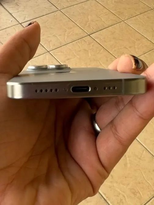 iPhone 15 pro, com caixa e cabo originais  - Foto 4