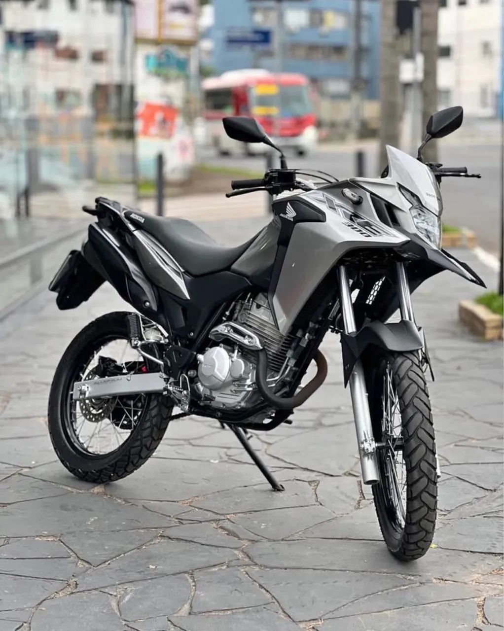 Xre 300 prata 2020