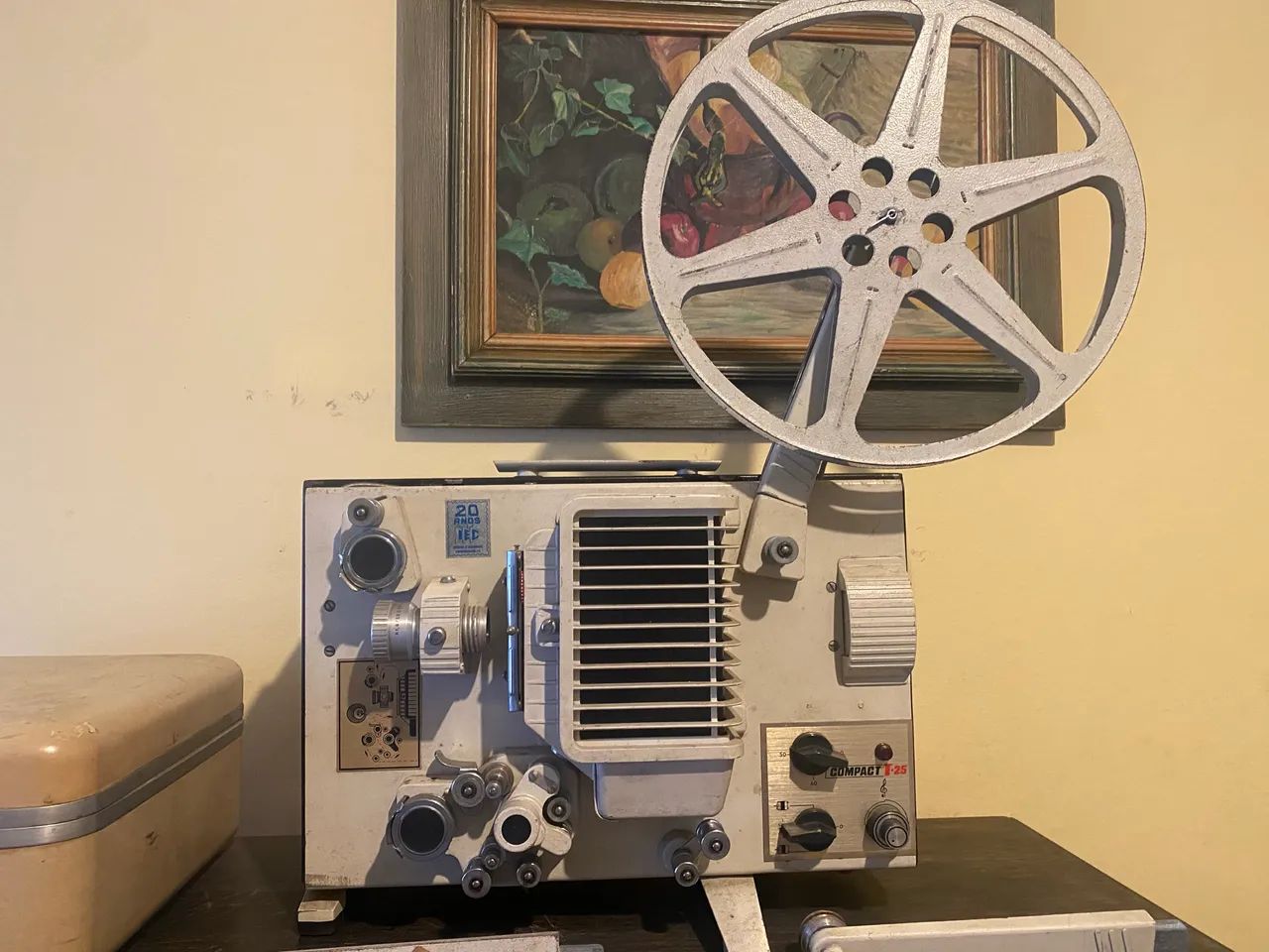 Projetor de filmes antigo t-25 