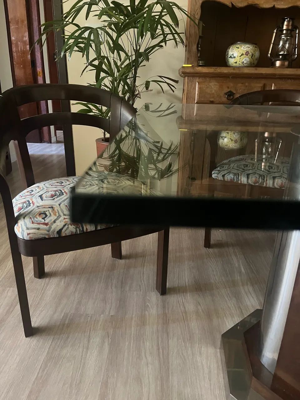 Mesa com 4 cadeiras madeira maciça antiga