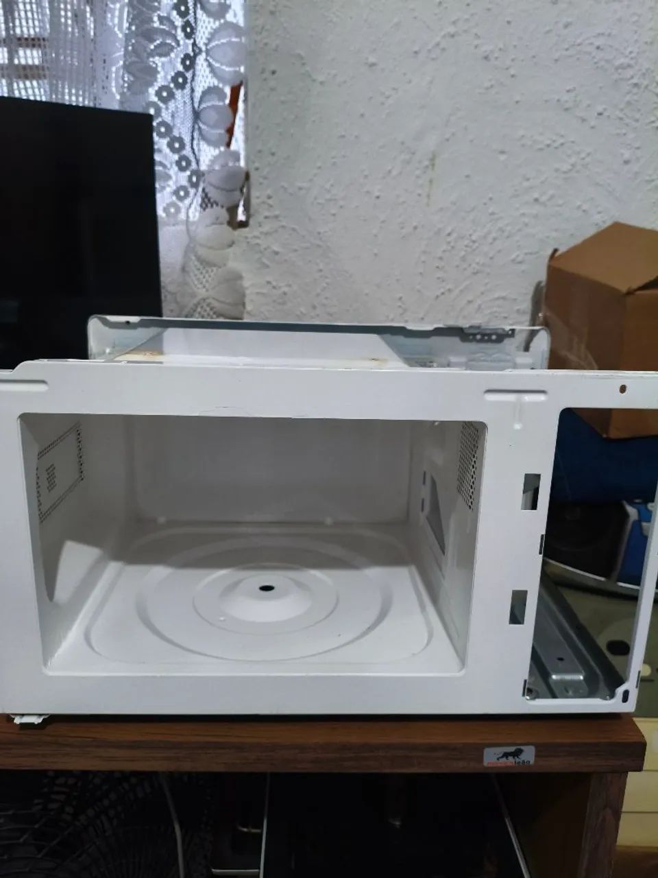 Gabinete microondas Midea MTFE21 