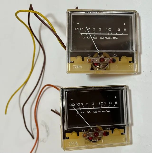Tape Deck Gradiente S-96 - Par de VUs Analógicos