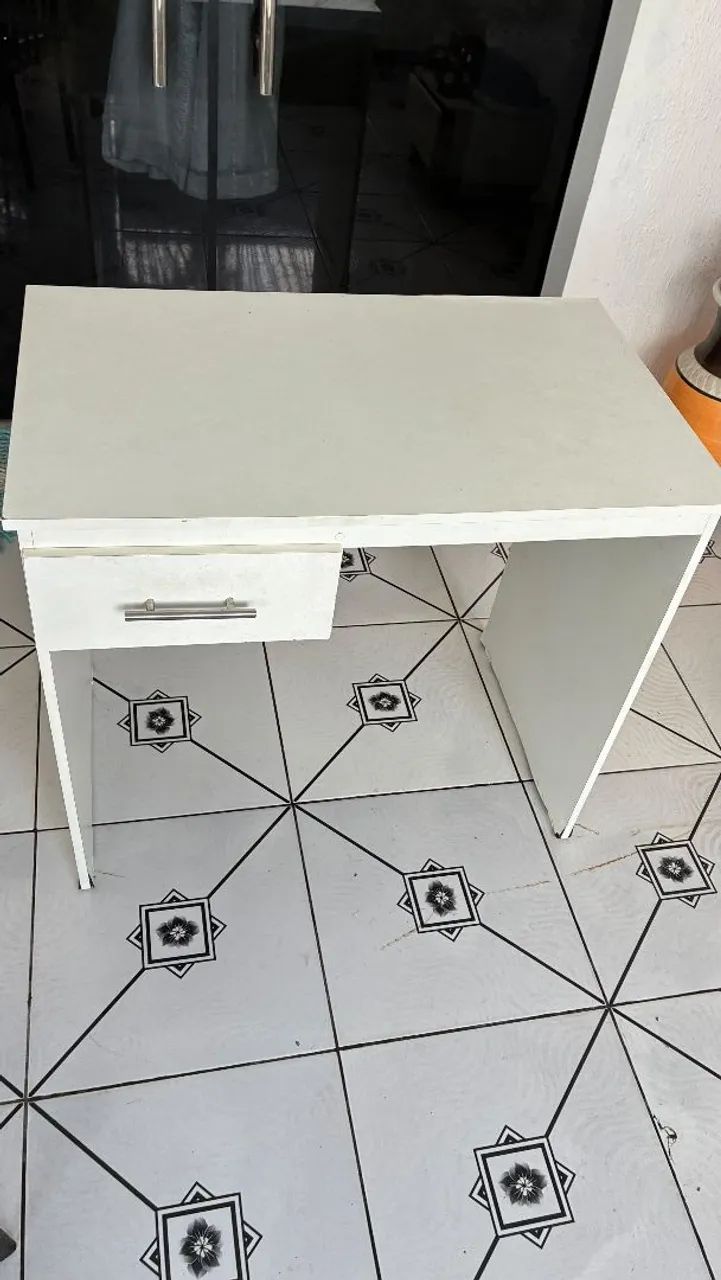 Mesa escrivaninha com gaveta - Branca - Foto 3