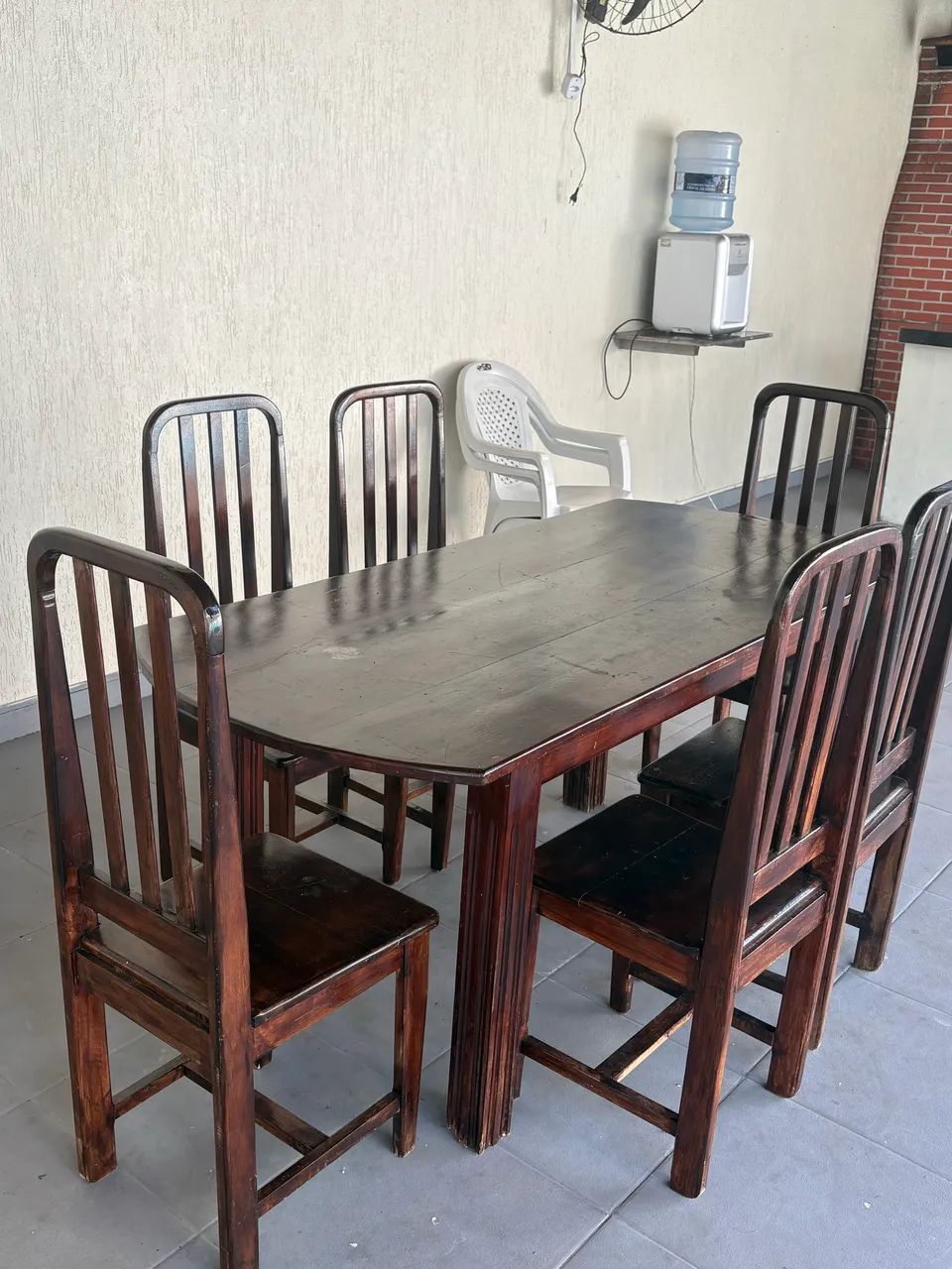 Mesa de madeira com 6 cadeiras  - Foto 4