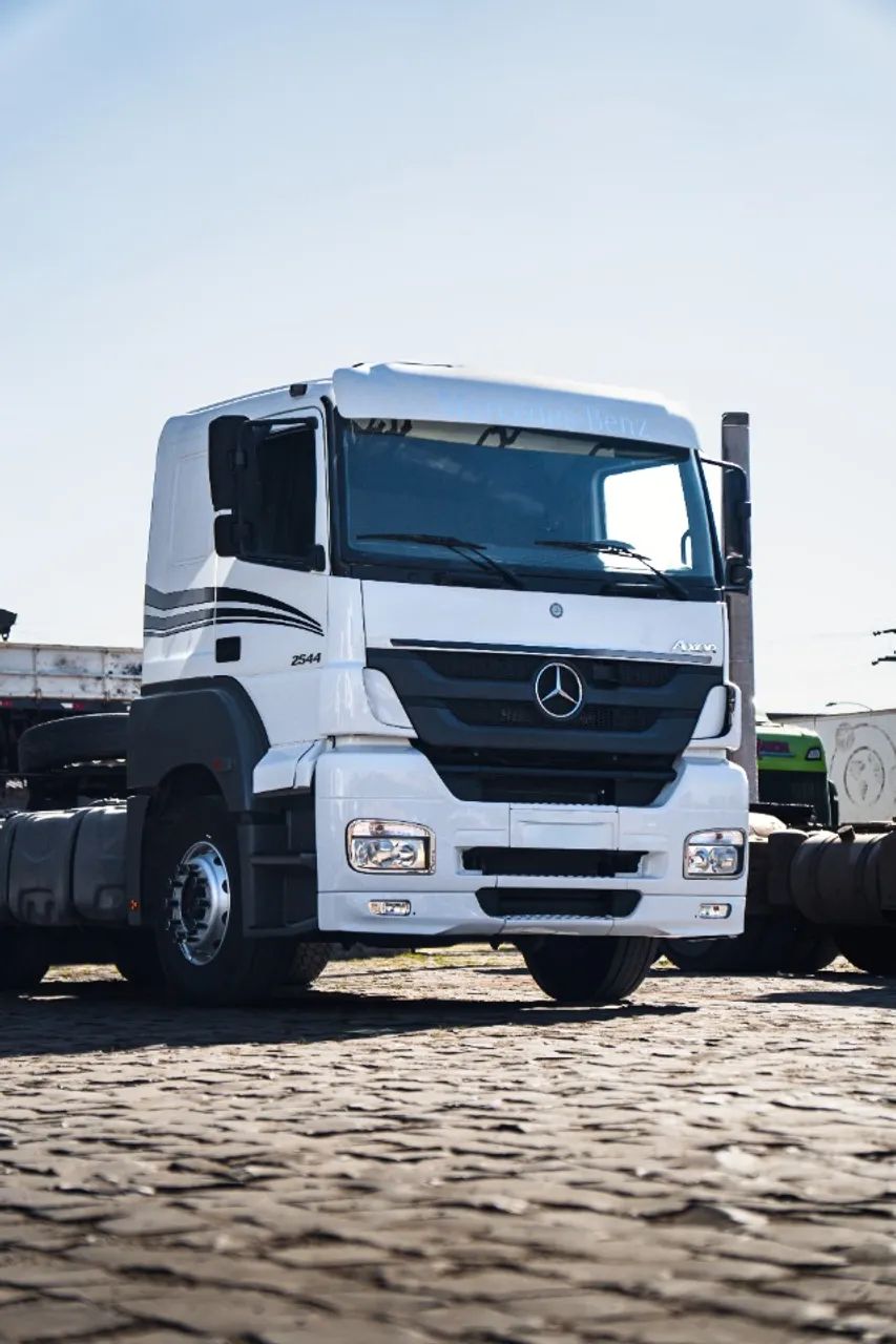 MB AXOR 2544 6x2 2013 Motor novo 