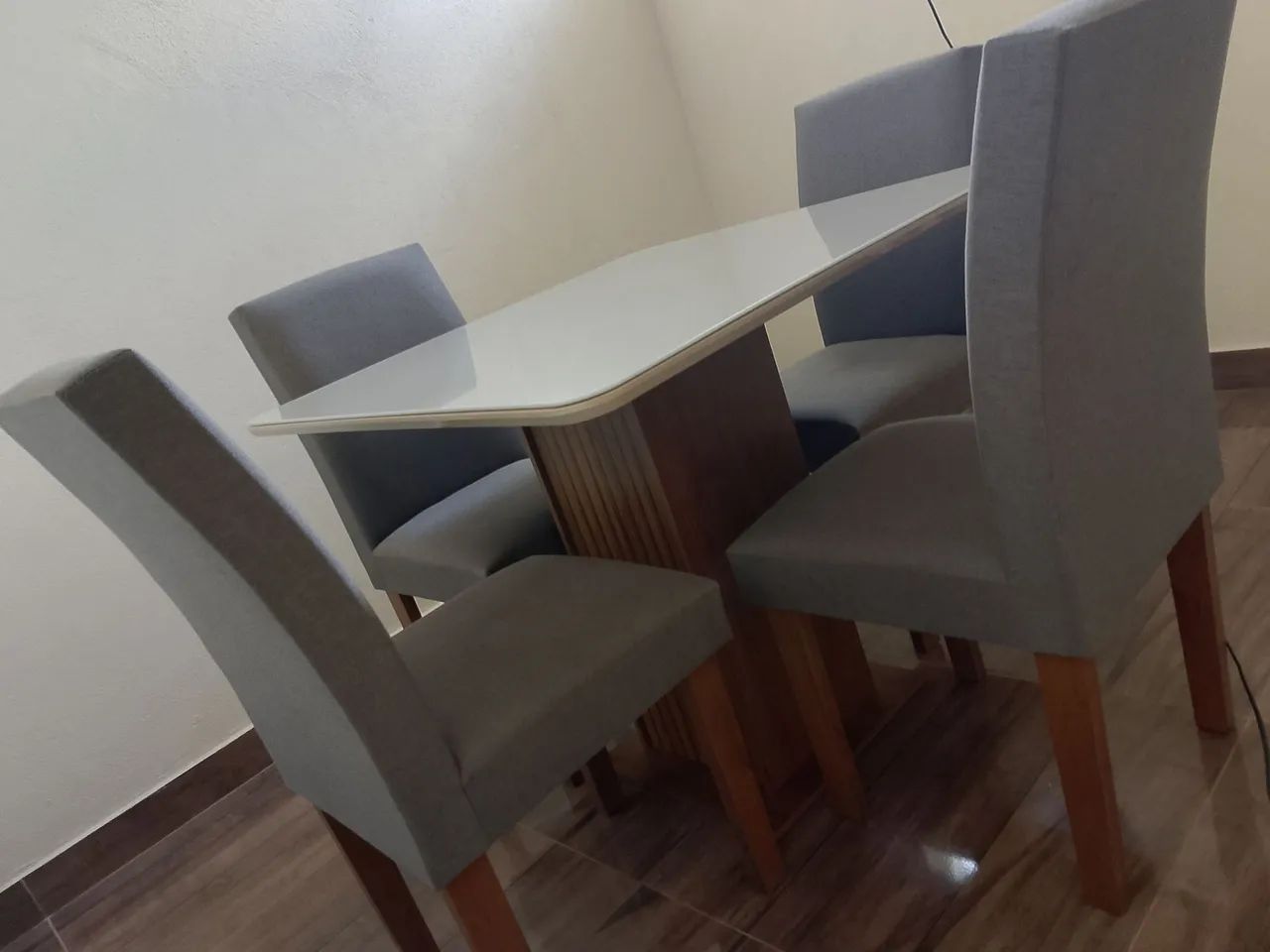 Mesa de vidro de 4 cadeiras 
