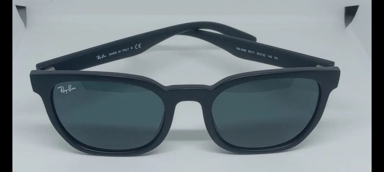 Oculos R Ban novo na caixa