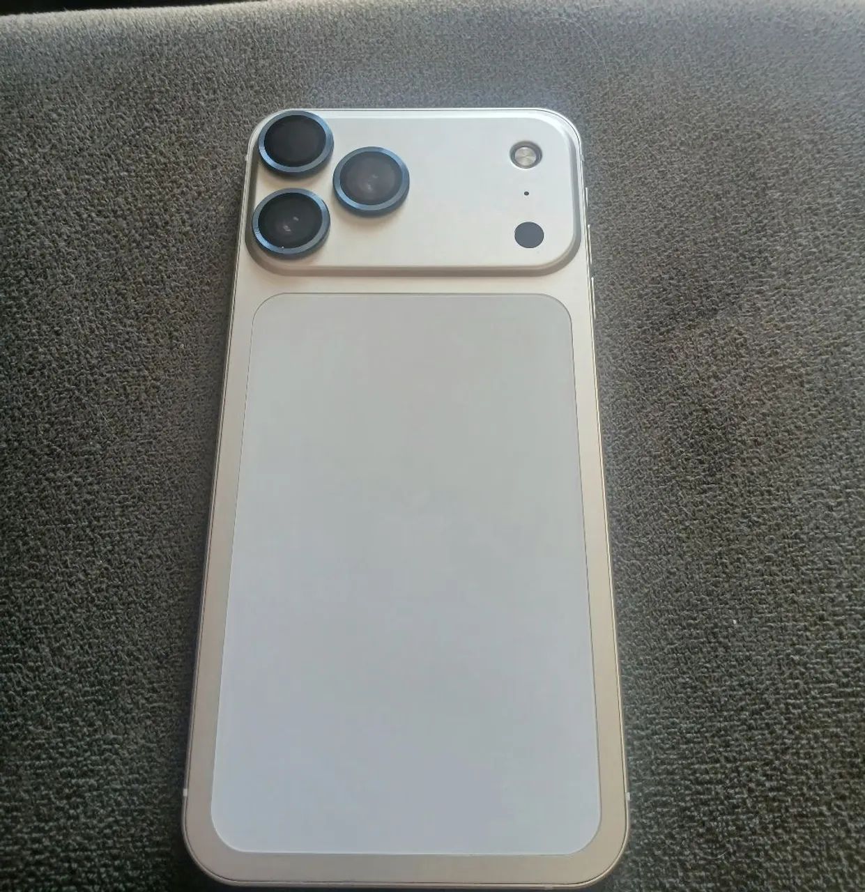 Vendo Iphone XS MAX transformado no 17. - Foto 2