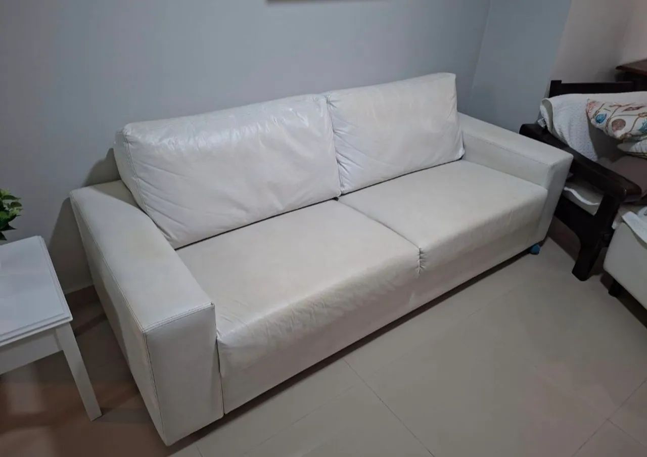 SOFÁ DE COURO