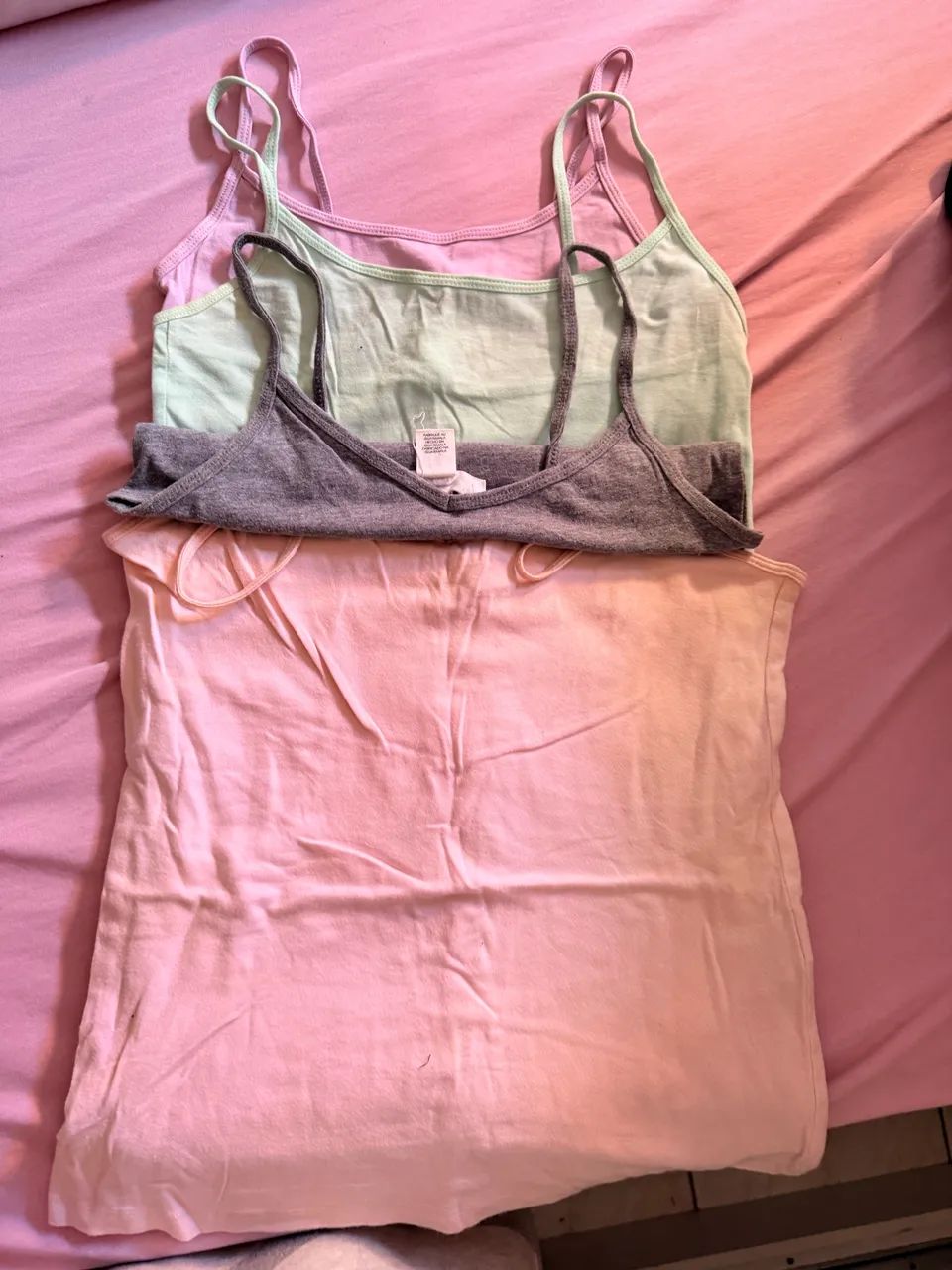 Blusas diversas 10 reais cada peça - Foto 2