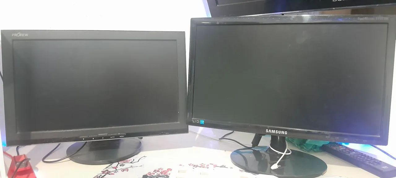 2 monitores funcionando perfeitamente, nenhum pixel queimado, entrada vga. Preço negocial - Foto 3