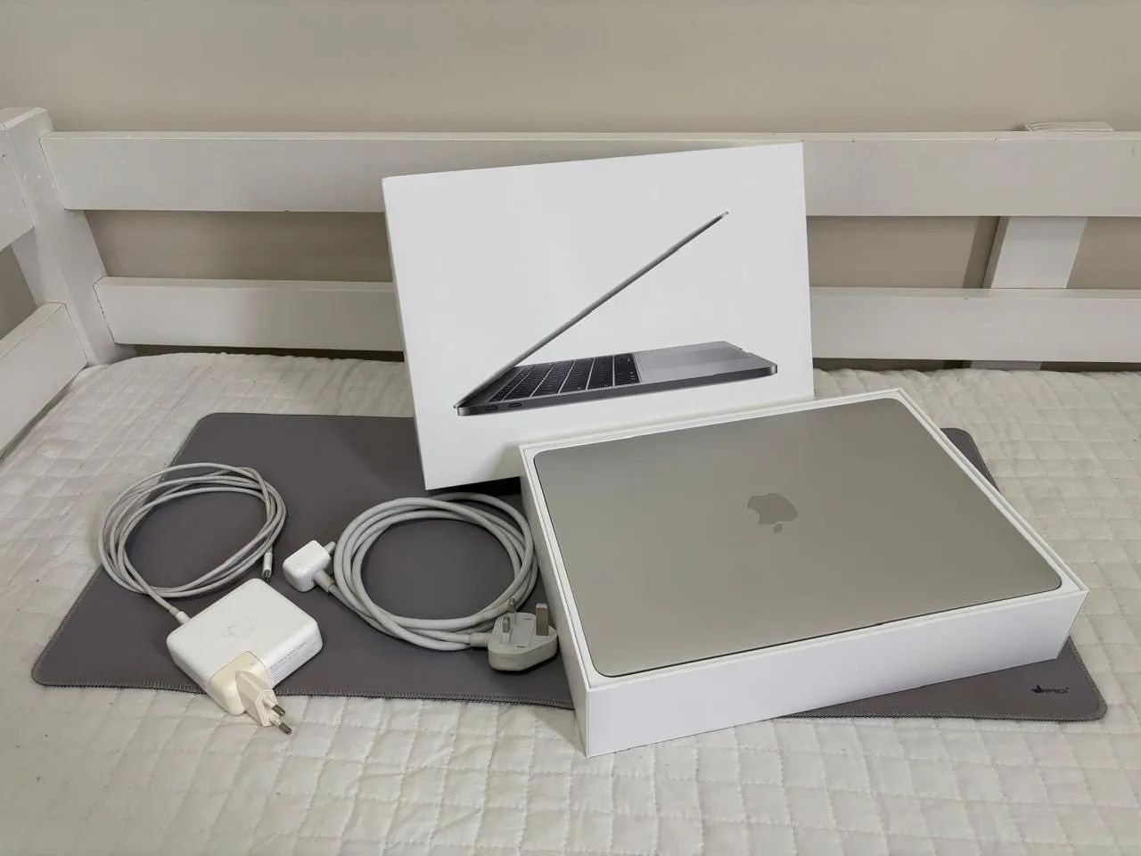 MacBook 13" completo, conservado e pronto para uso!