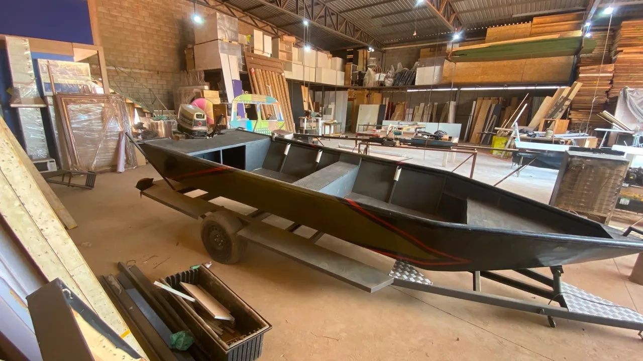 Barco com carretinha e motor jonhson 25 hp - Foto 3