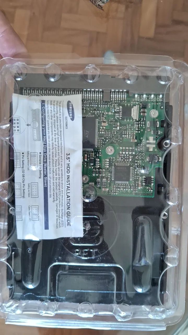 Kit com 5 periféricos de informática: Inclui 4 HDs internos e 1 placa de vídeo<br><br> - Foto 5