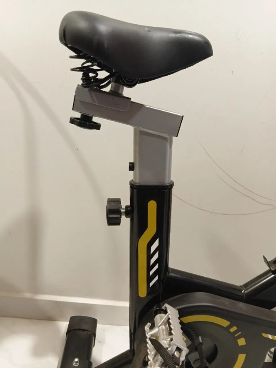 Bicicleta Ergométrica Spinning Para Cardio Preto E Amarelo - Foto 2