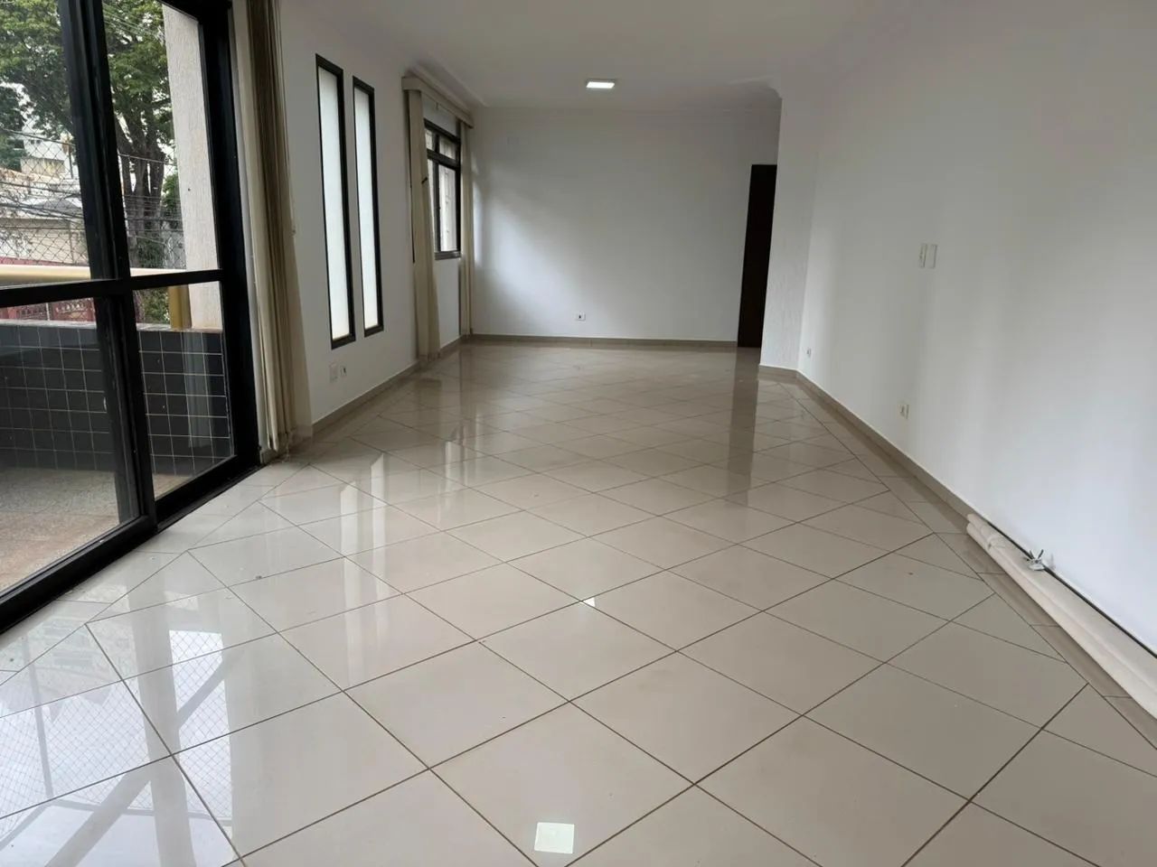 Apartamento duplex para locação no Edifício Manhattan com 4 dormitórios e 190 m² no Centro - Foto 2