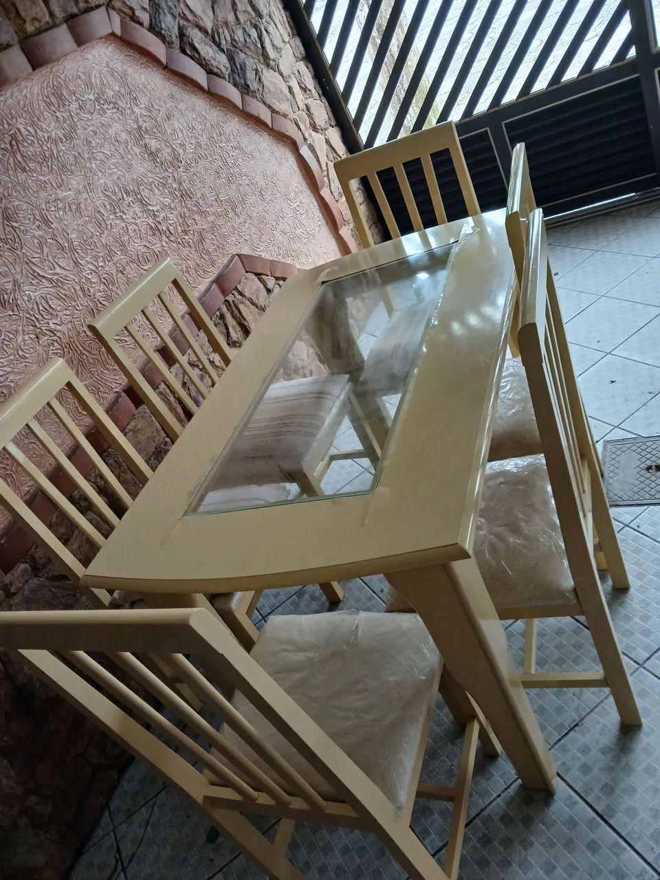 Mesa  madeira com 6 cadeiras 