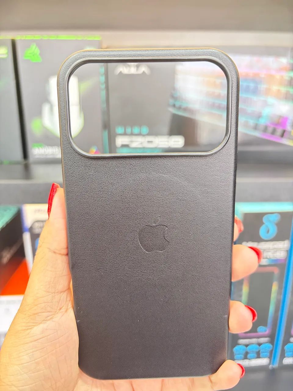 Capa Couro iPhone 13 / 15 / 15 Pro Max / 16 / 16 Pro Max / 17 / 17 Pro / 17 Pro Max  - Foto 3