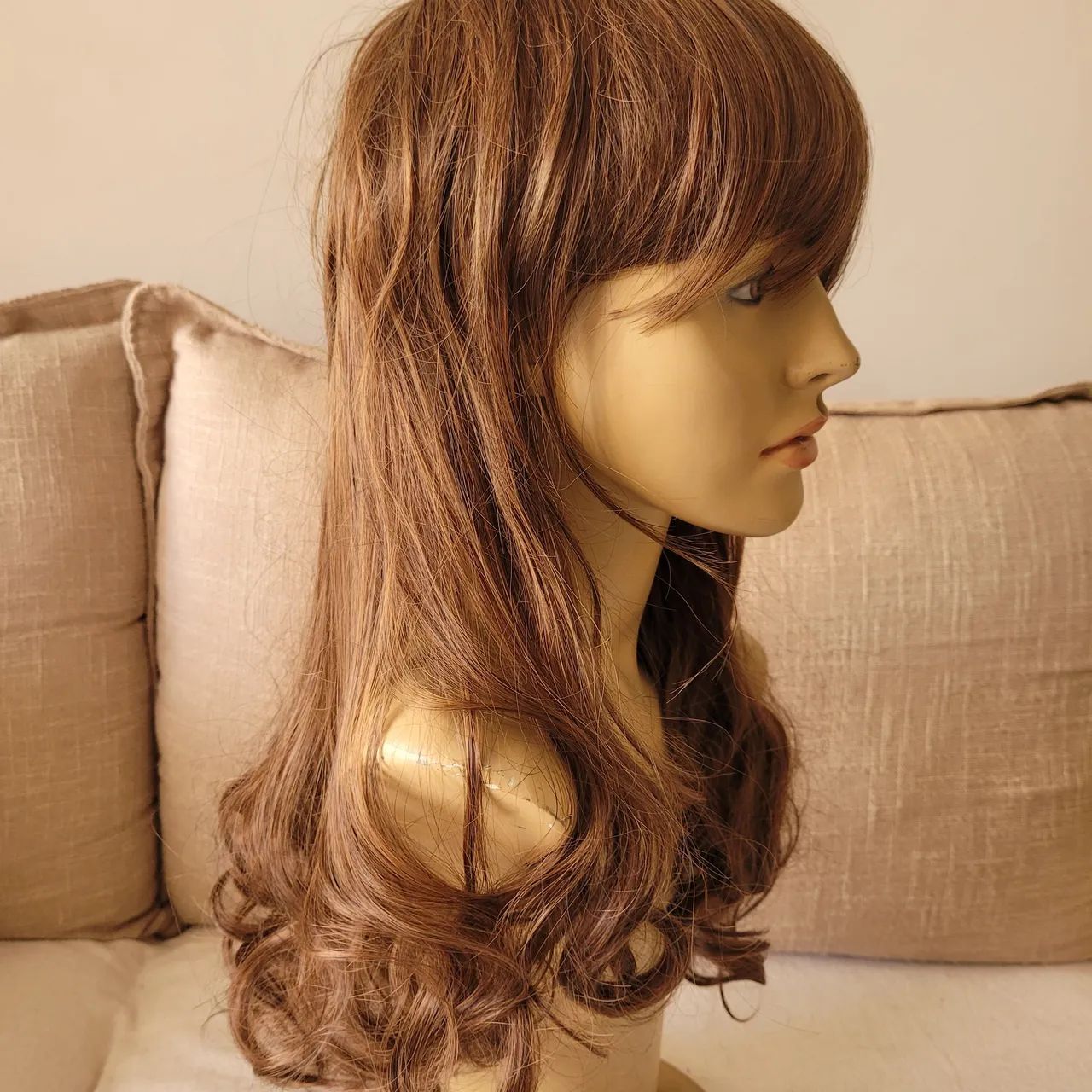 Peruca wig,  com franja e cachos nas pontas, 65 cm. nova - Foto 2