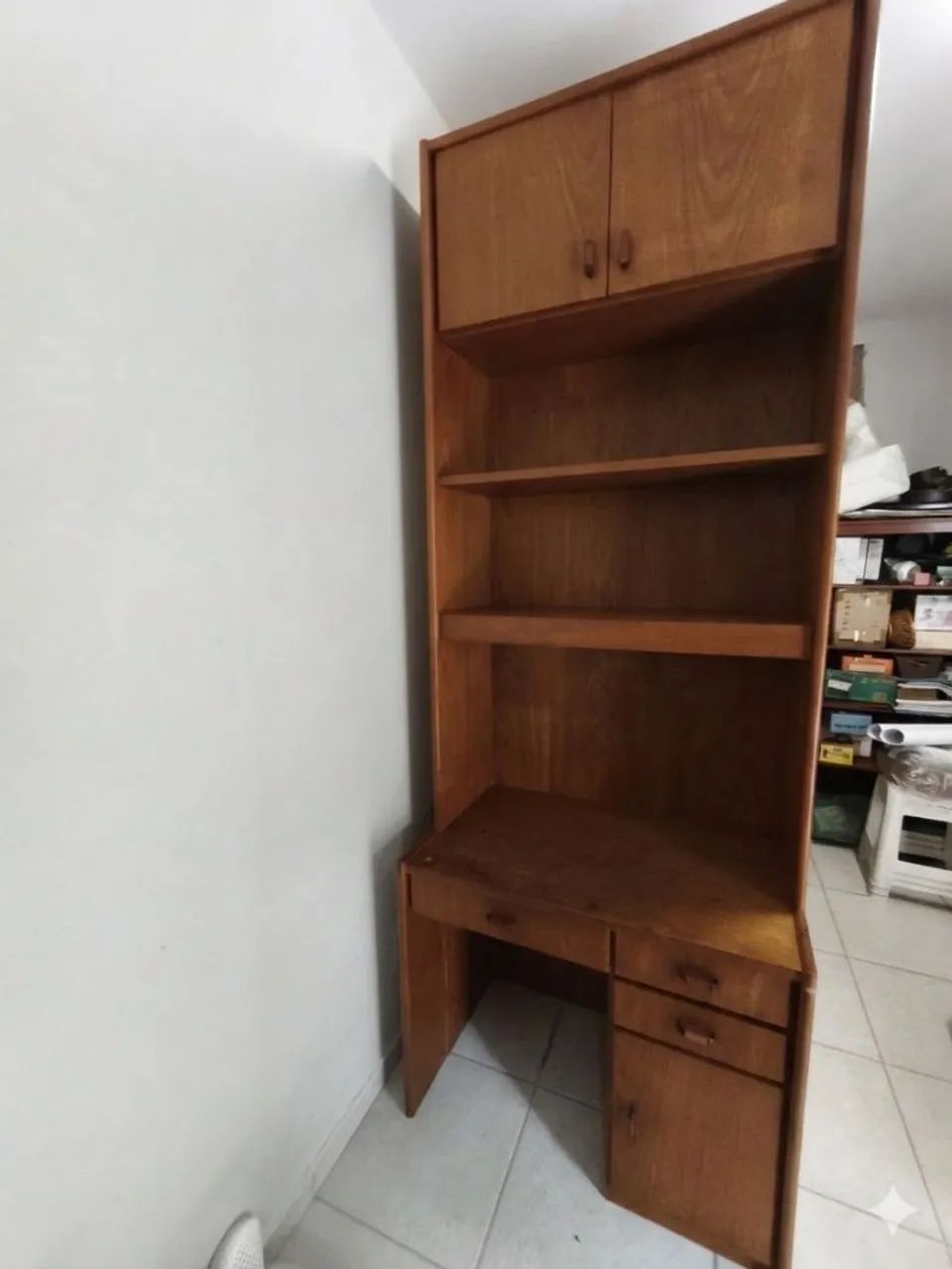 Escrivaninha com estante de eucalipto