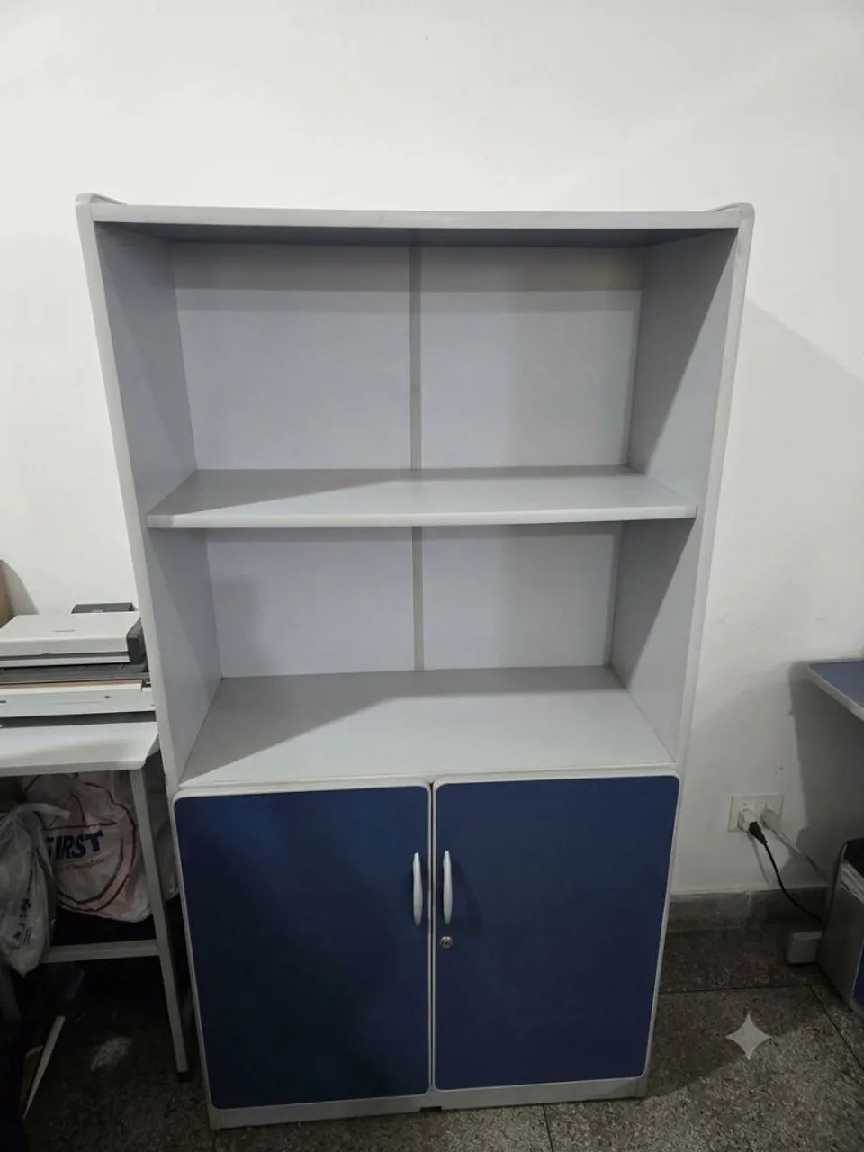 Conjunto de mesas e armário de escritorio - Foto 4