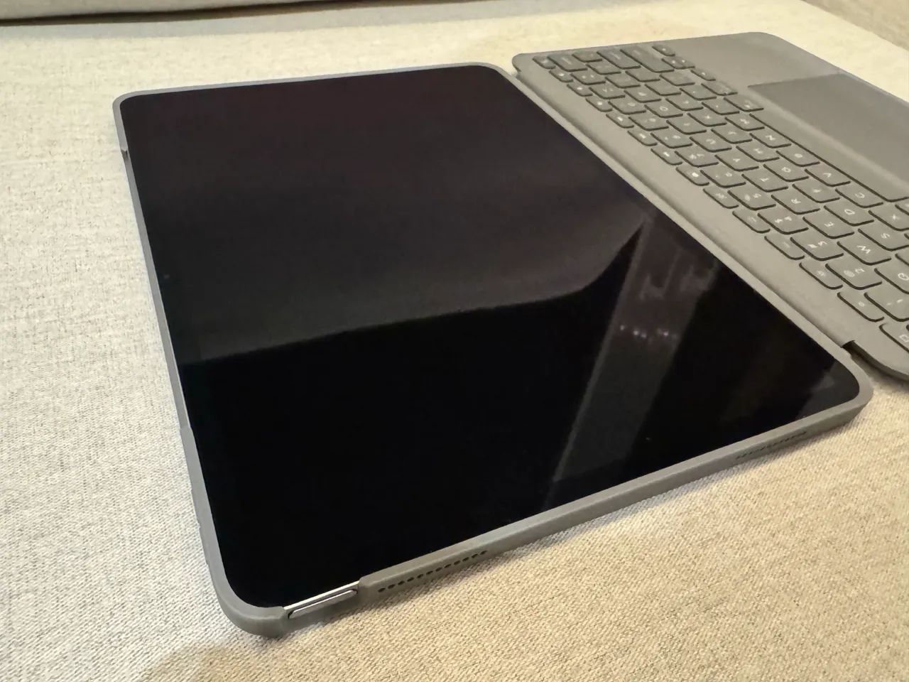 iPad Air 13 polegadas M3 512gb com teclado Logitech combo touch - Foto 3