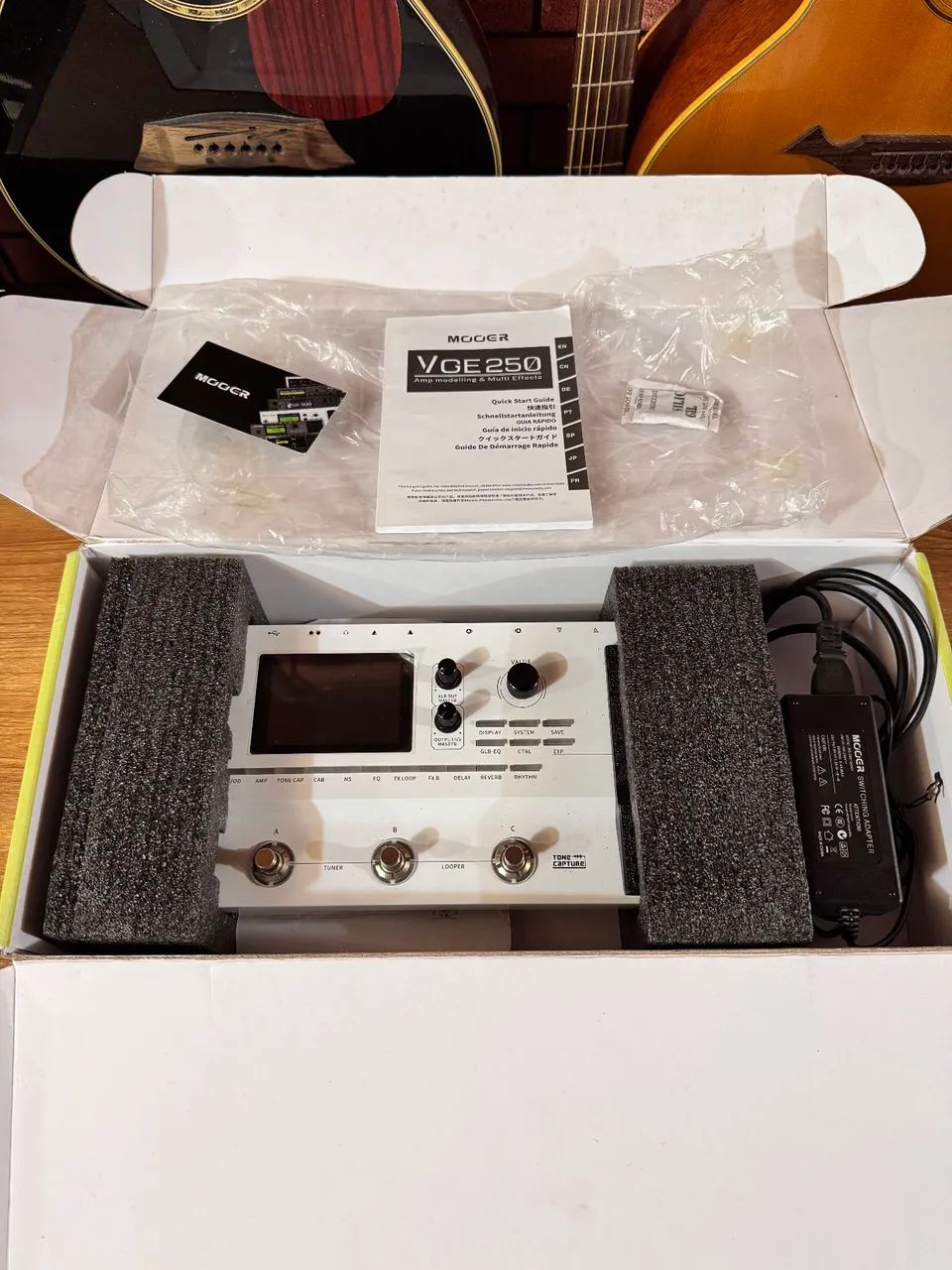 Pedaleira Mooer ge250 zerada na caixa com fonte ANALISO TROCAS