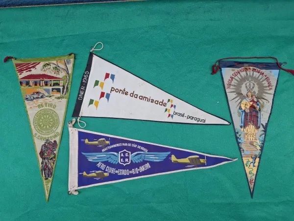 4 FLÂMULAS DE SEDA ANTIGAS ANOS 50 - Foto 3