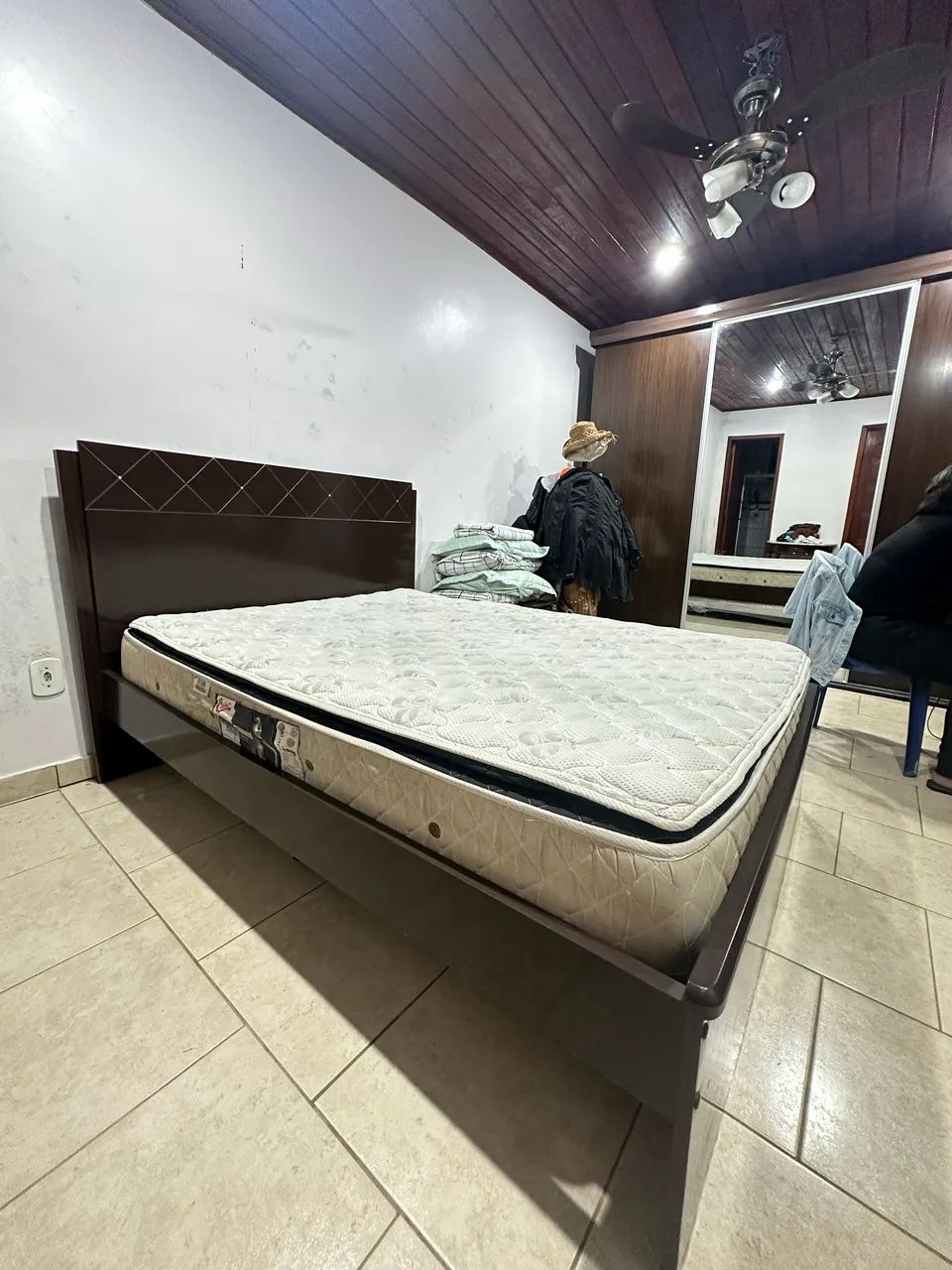 Cama e colchão 