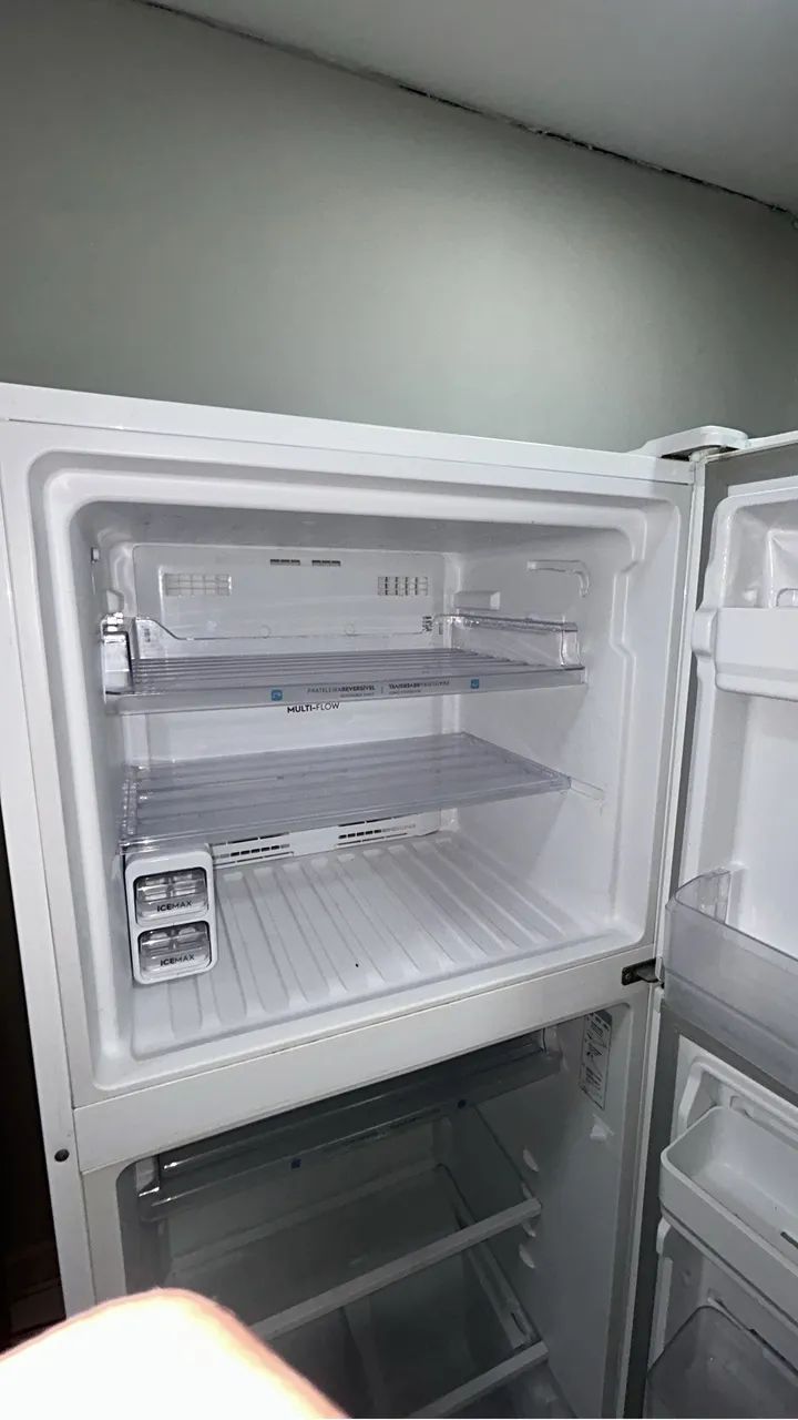 Geladeira Electrolux semi nova  - Foto 3