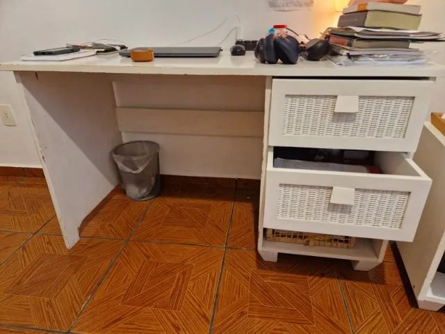 Escrivaninha de madeira maciça - Foto 2