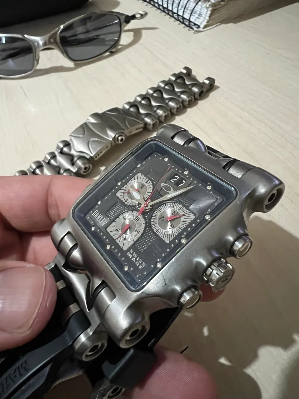 Oakley Minute Machine 2nd Gen - Titanium Edition 