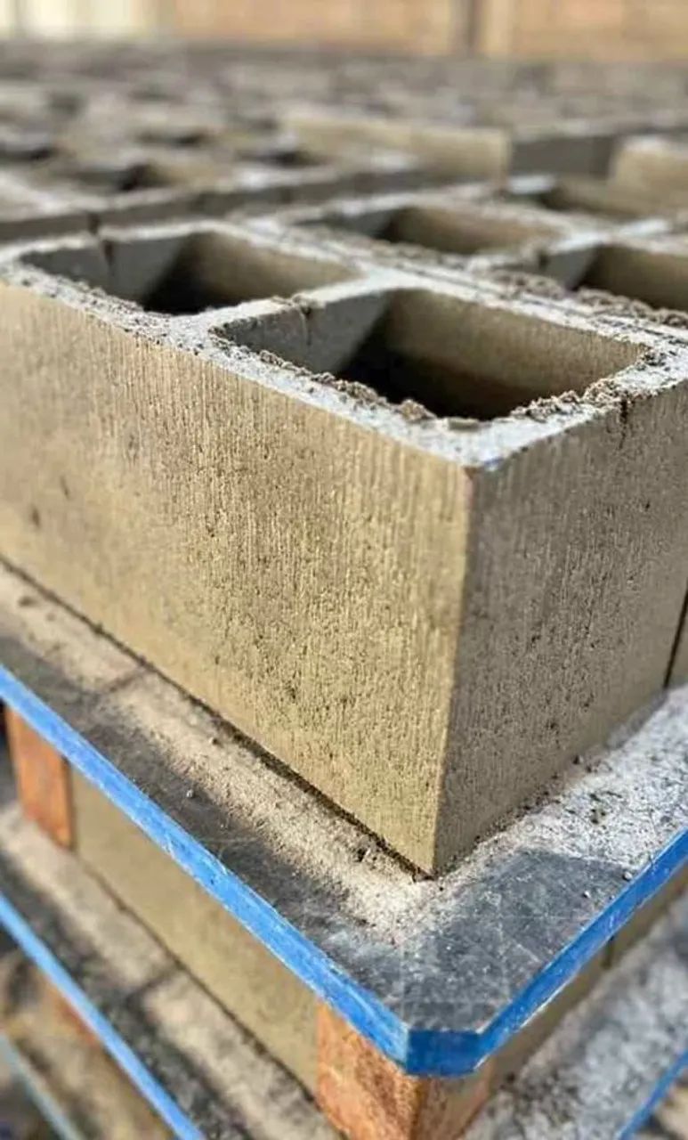 AÇOS NOBRE BLOCOS E MATERIAIS DE CONSTRUÇÃO