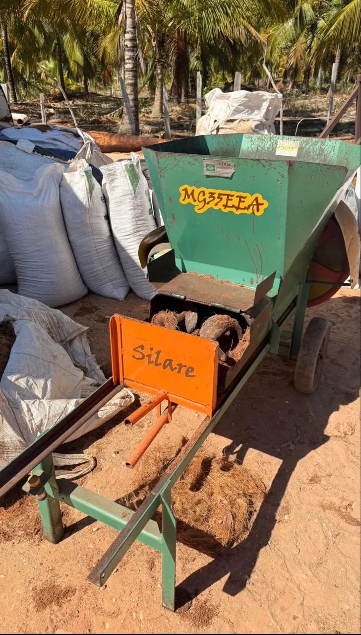 Ensiladeira de silagem marca silare 