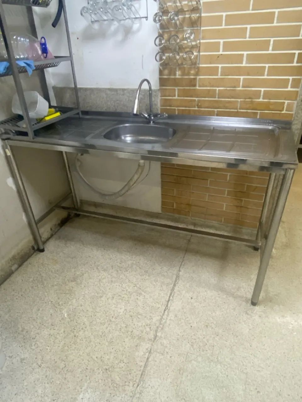 Bancada de inox com pia